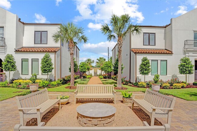 Building Photo - 1715 Maravilla Dr