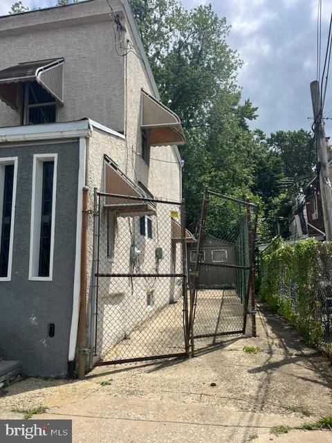 Building Photo - 2070 Haines St