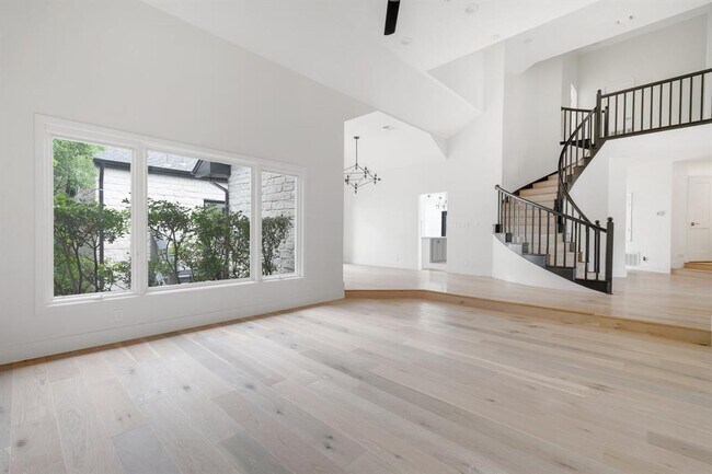 Building Photo - 1716 Bartoncliff Dr