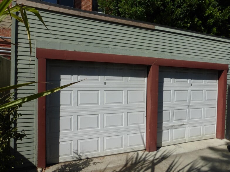 Garage - 1533 Maltman Ave