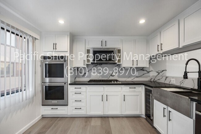 Building Photo - Lush and Lavish Three Bedroom Neatly Tucked Away In The Villa Vallarta Townhouse Community