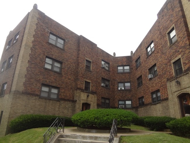 Building Photo - 2499 Madison Rd