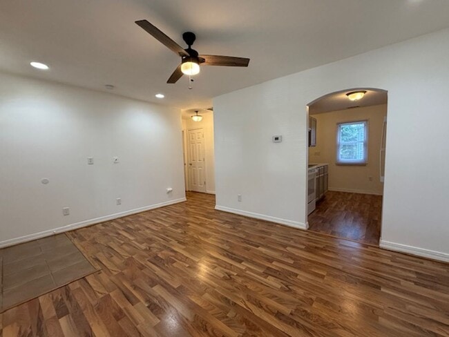 Building Photo - Renovated Single Family Home!
