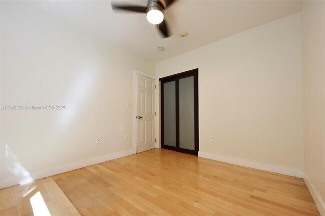 Building Photo - 7171 Bay Dr