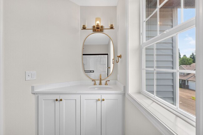 Building Photo - Beautifully Refreshed Clackamas Home with Bright Interiors & Private Backyard Retreat