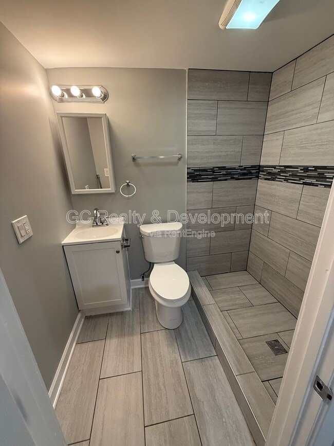 Building Photo - 6416 S Drexel Ave