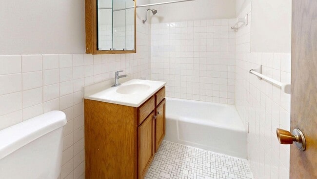 Building Photo - 2216 Pleasant Ave