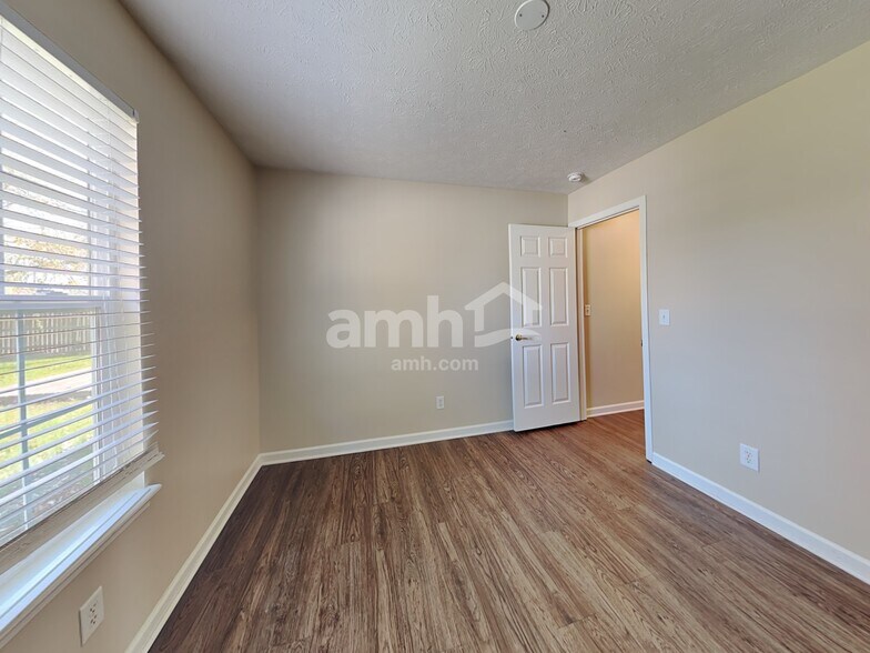 Building Photo - 17151 Shadoan Way