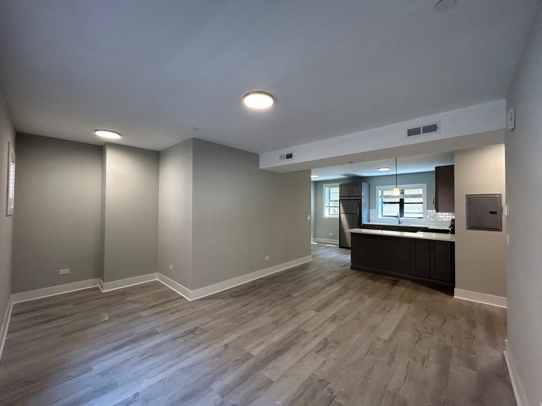 Building Photo - 1133 Oak Ave