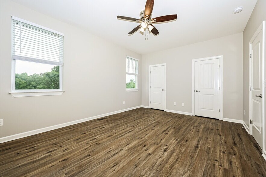 Building Photo - 513 Sarver Ave