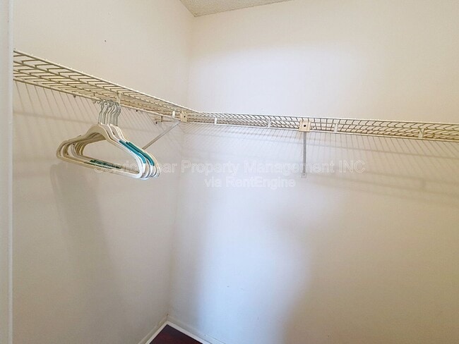 Building Photo - 217 Woodlake Wynde