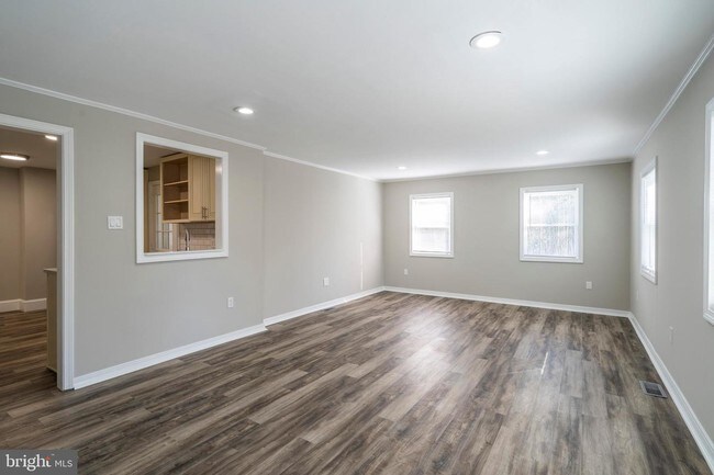 Building Photo - 338 Poplar Ave