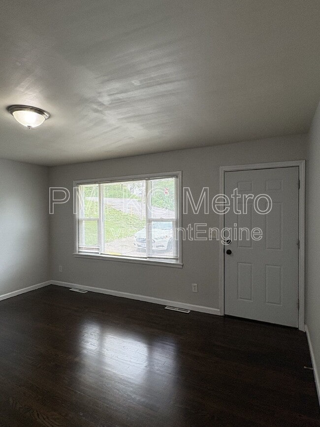 Building Photo - 1342 E 84th Terrace