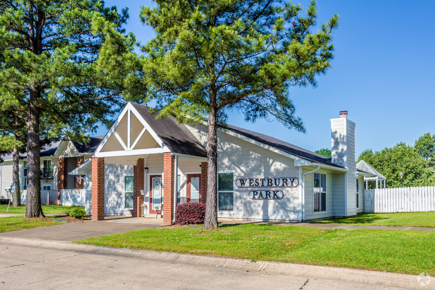 Primary Photo - Westbury Park Apartments