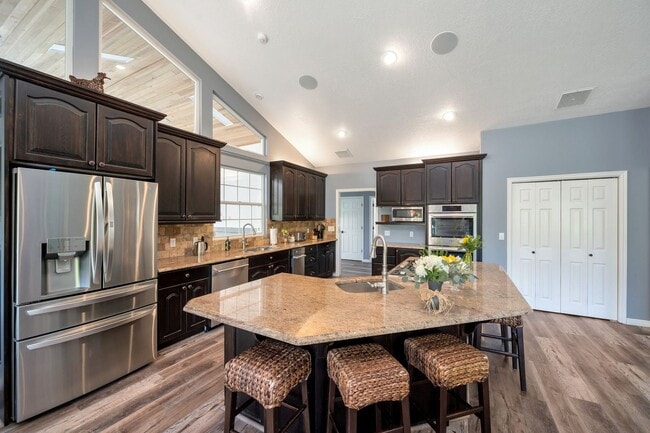 Building Photo - Immaculate Home for rent in gated cul-de-sac!