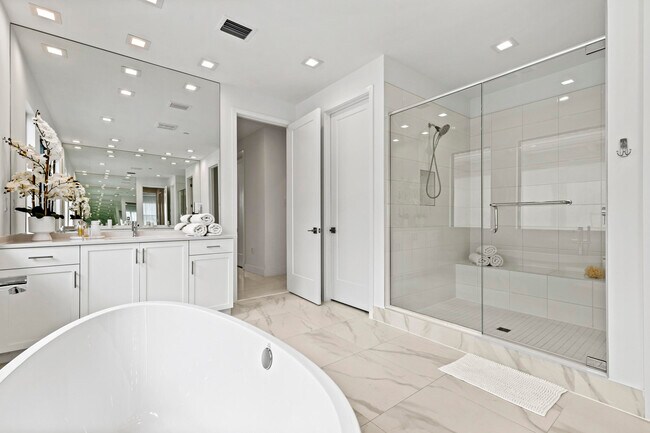 Building Photo - 12884 Wingspan Ct