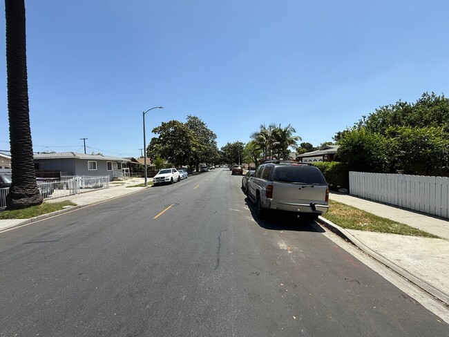 Building Photo - Charming Long Beach Home with Bonus Spaces!