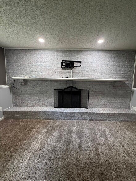 Building Photo - 4544 Hillview Shr