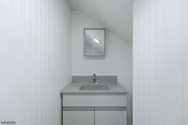 Building Photo - 46 Glenwood Ave