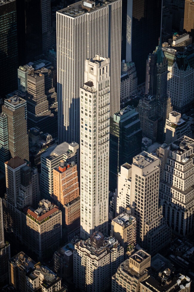Primary Photo - 520 Park Ave