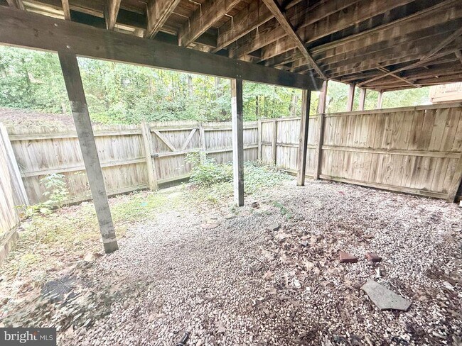 Building Photo - 8594 Enochs Dr