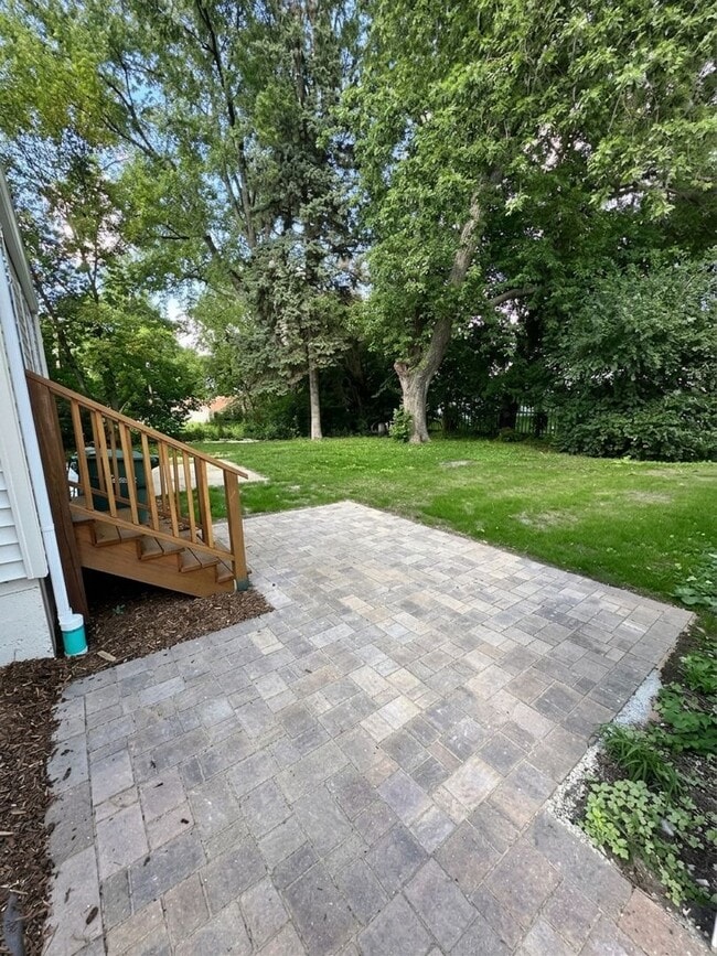Building Photo - 5904-5906 Dendron Ln
