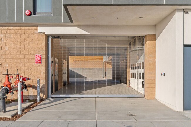 Building Photo - New modern style living- 1 bedroom 1 bath ...
