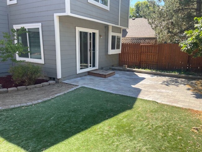Building Photo - COMING SOON! Beautiful Home with Stunning ...