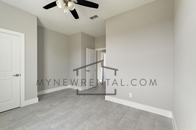 Building Photo - 25307 Alicante Dr