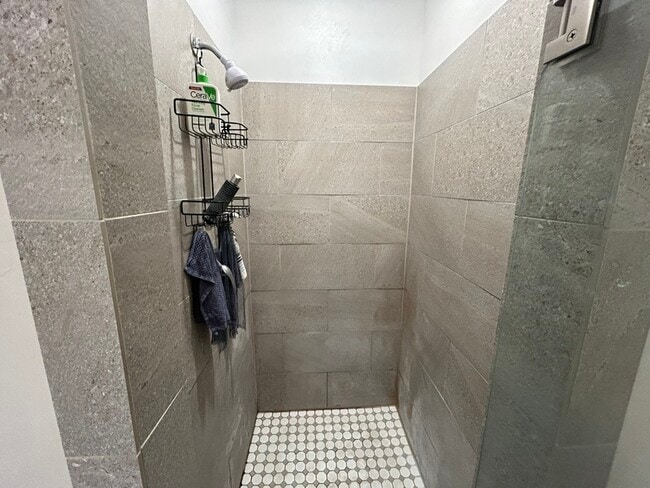 Building Photo - 394 Trenton Court