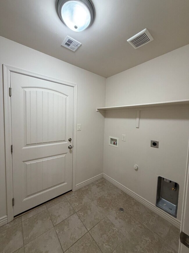 Building Photo - NICE 3 BED BATH WITH SOLAR!