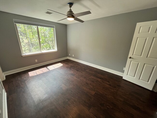 Building Photo - Beautiful 2 Bed/2.5 Bath Townhome on Bend's Westside - Shevlin Park Road
