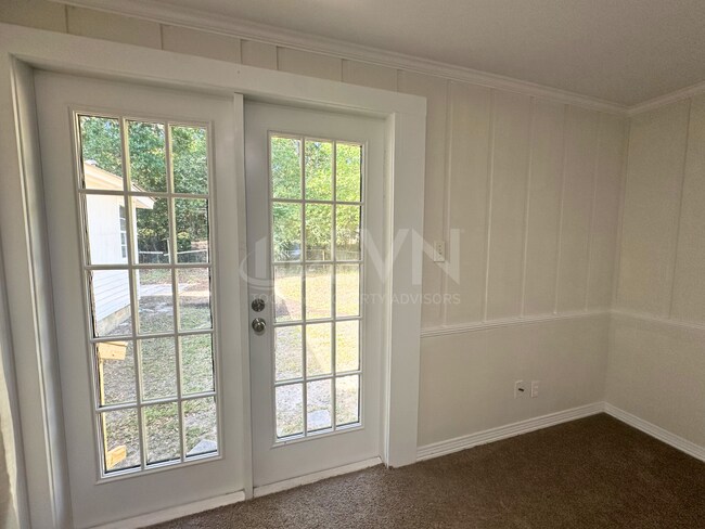 Building Photo - 5207 Azalea Cir S