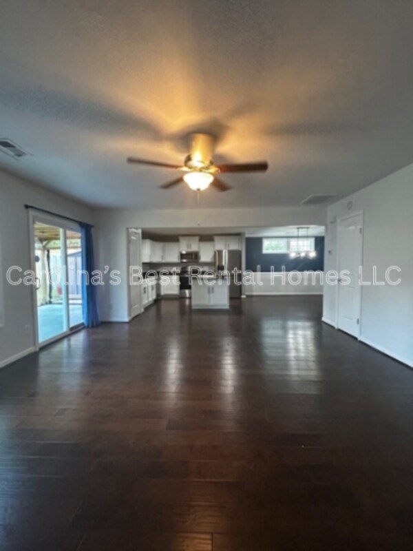 Building Photo - 148 Mariscat Pl