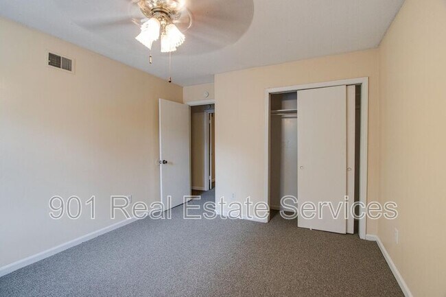 Building Photo - 2996 Stage Park Pl