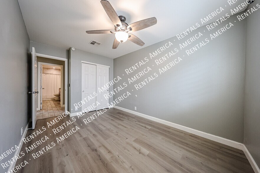Building Photo - 3922 W Morelos St