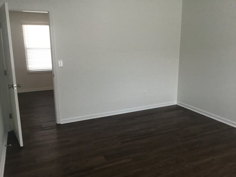 Building Photo - 3096 Stony Hollow Ct