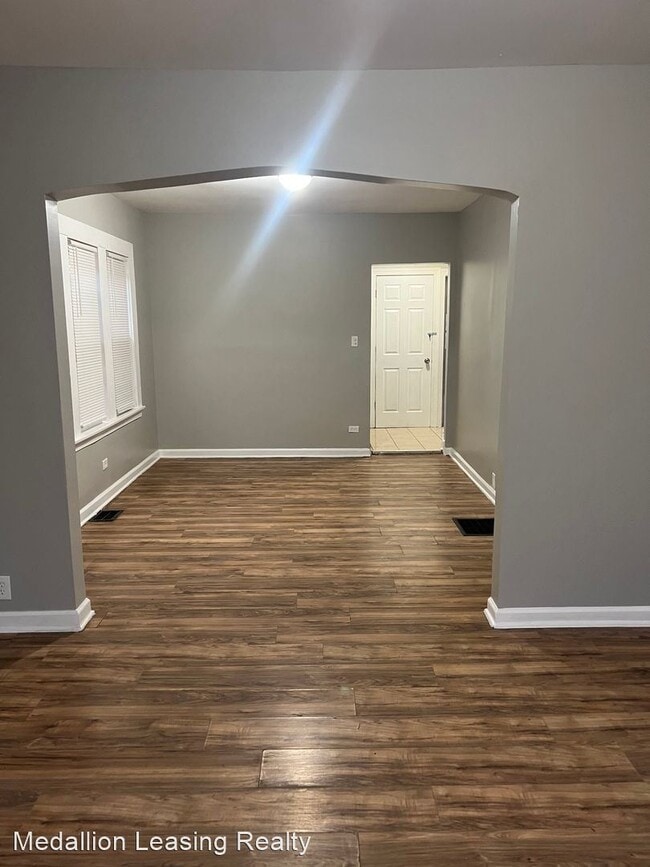 Building Photo - 4 br, 2 bath House - 7312 S Oakley Ave