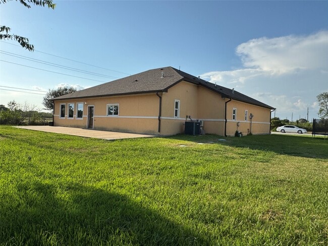 Building Photo - 4123 Old Chocolate Bayou Rd