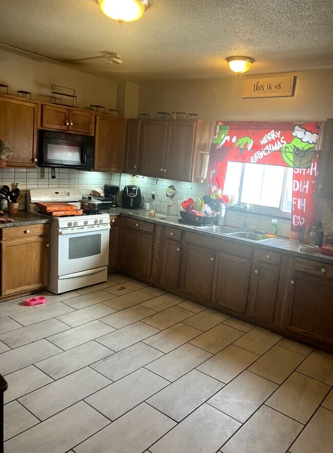 Building Photo - 39 Sophia St