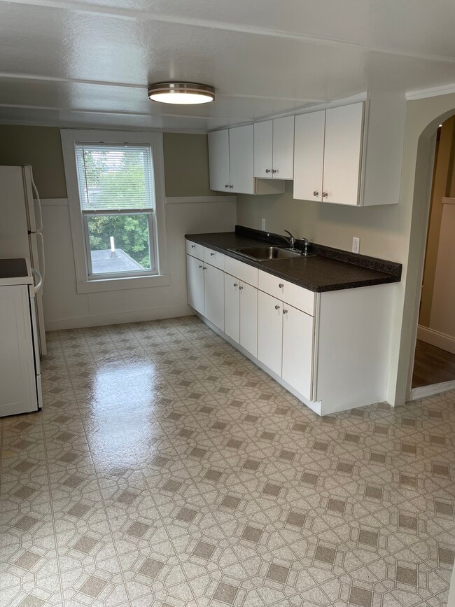 Building Photo - 59 Nesmith St