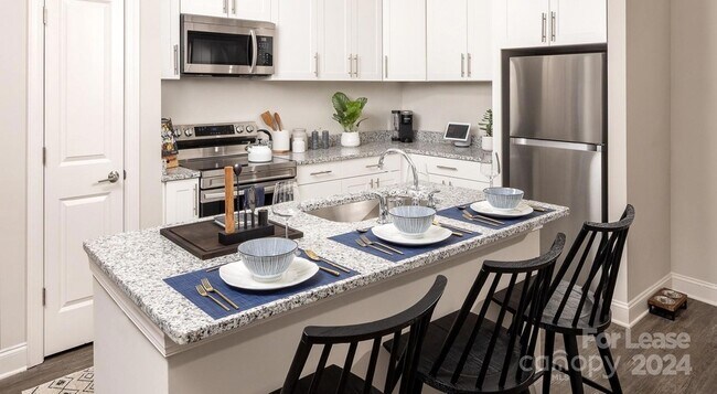 Building Photo - 8424 N Tryon St