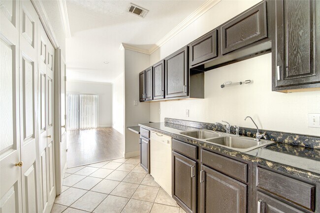 Building Photo - 2023 Gentryside Dr
