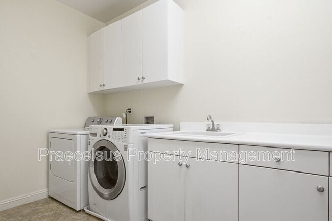 Building Photo - 2792 Camphor Ct