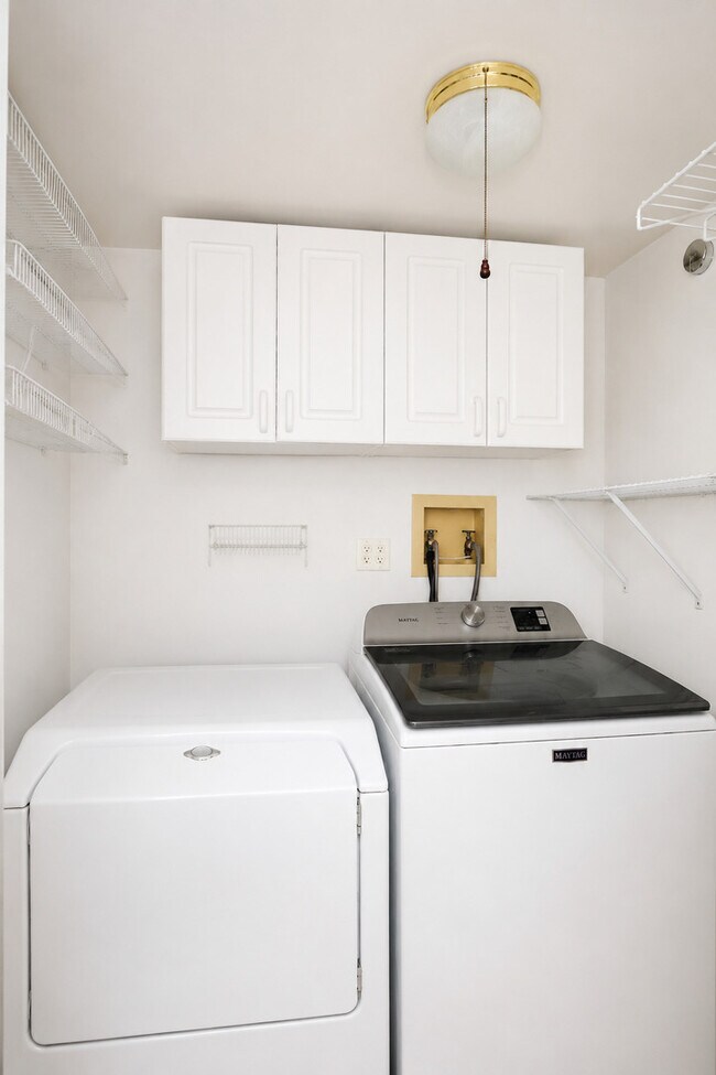 Building Photo - 982 Valleyview Dr