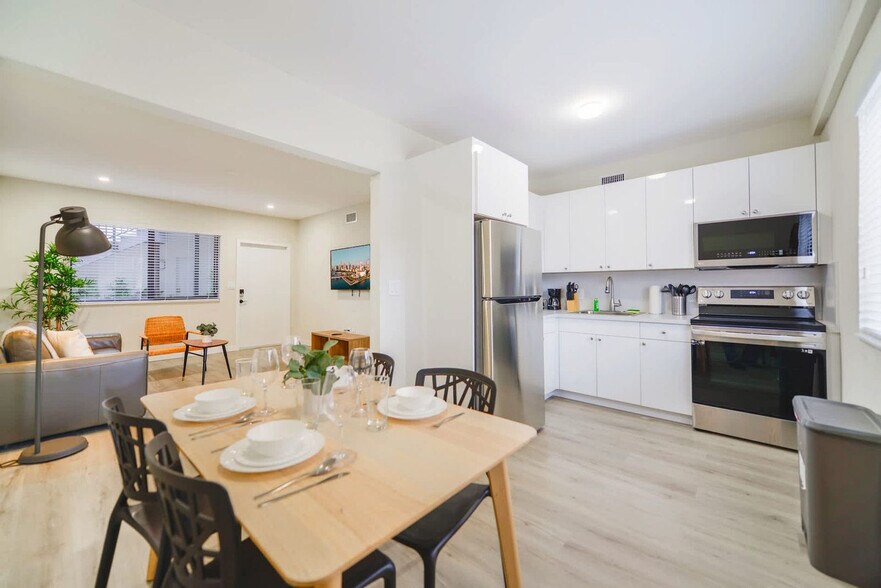 Building Photo - 700 SW 11th Ave