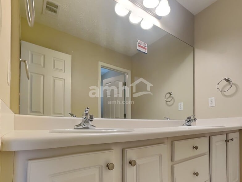 Building Photo - 3500 Watson Gate Rd