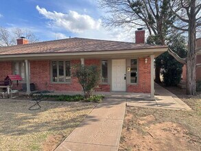 Building Photo - Newly refreshed 2/2/1!