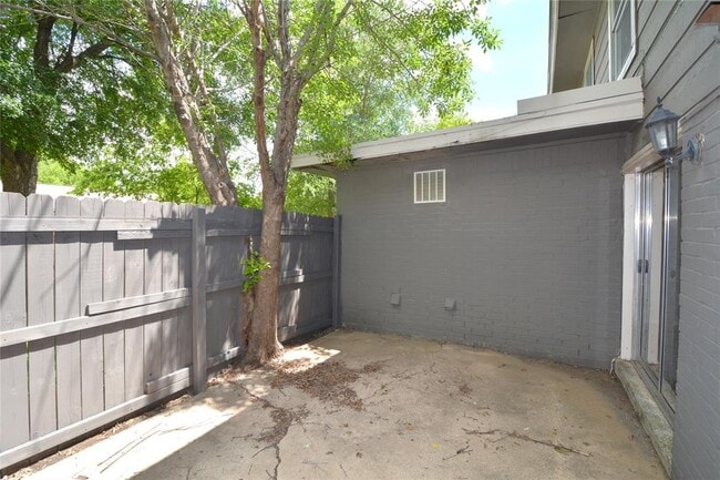 Building Photo - 4808 W Wind Trail