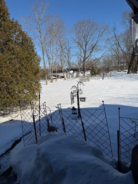 Building Photo - 58 Spooner Ave